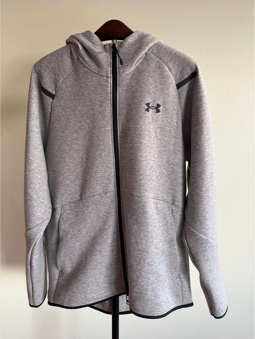 NWOT Under Armour Men’s Medium Gray Full-Zip Athletic Hoodie